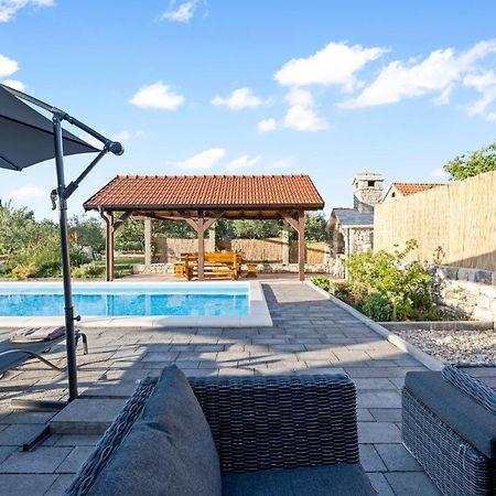 Villa Olive Tree House With Jacuzzi, Wifi And 40M2 Pool à Siritovci Extérieur photo