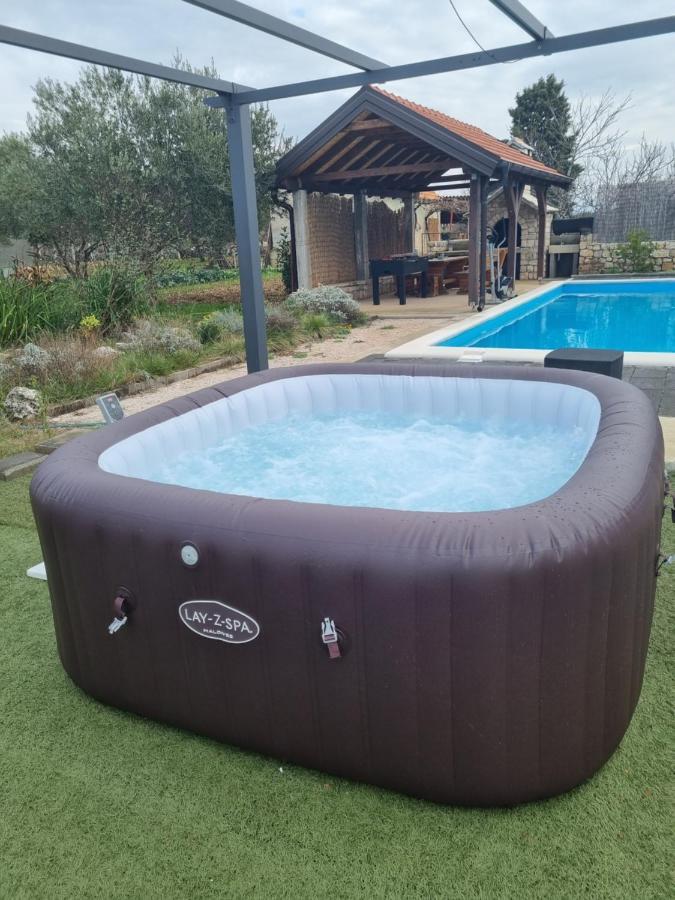 Villa Olive Tree House With Jacuzzi, Wifi And 40M2 Pool à Siritovci Extérieur photo